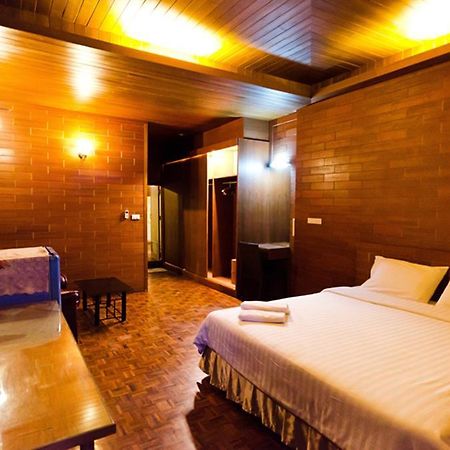 Eight Plus Hotel Бангкок Екстер'єр фото
